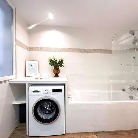 Modern & Spacious Near Le Marais Apartment Paris