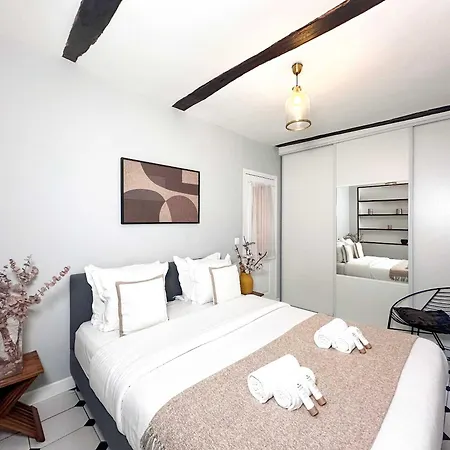Modern & Spacious Near Le Marais Párizs